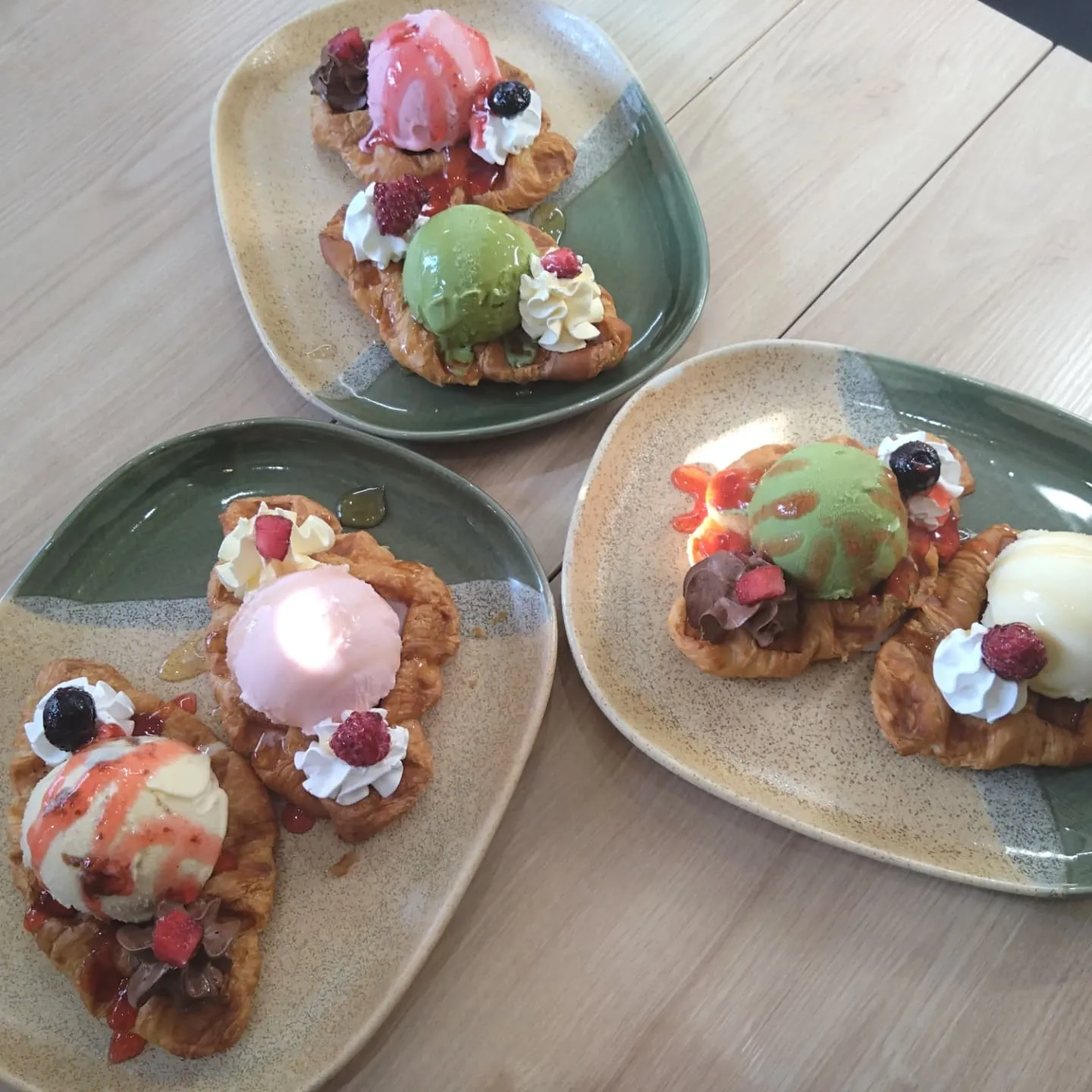 なんちゃってクロッフル好評発売中‼️